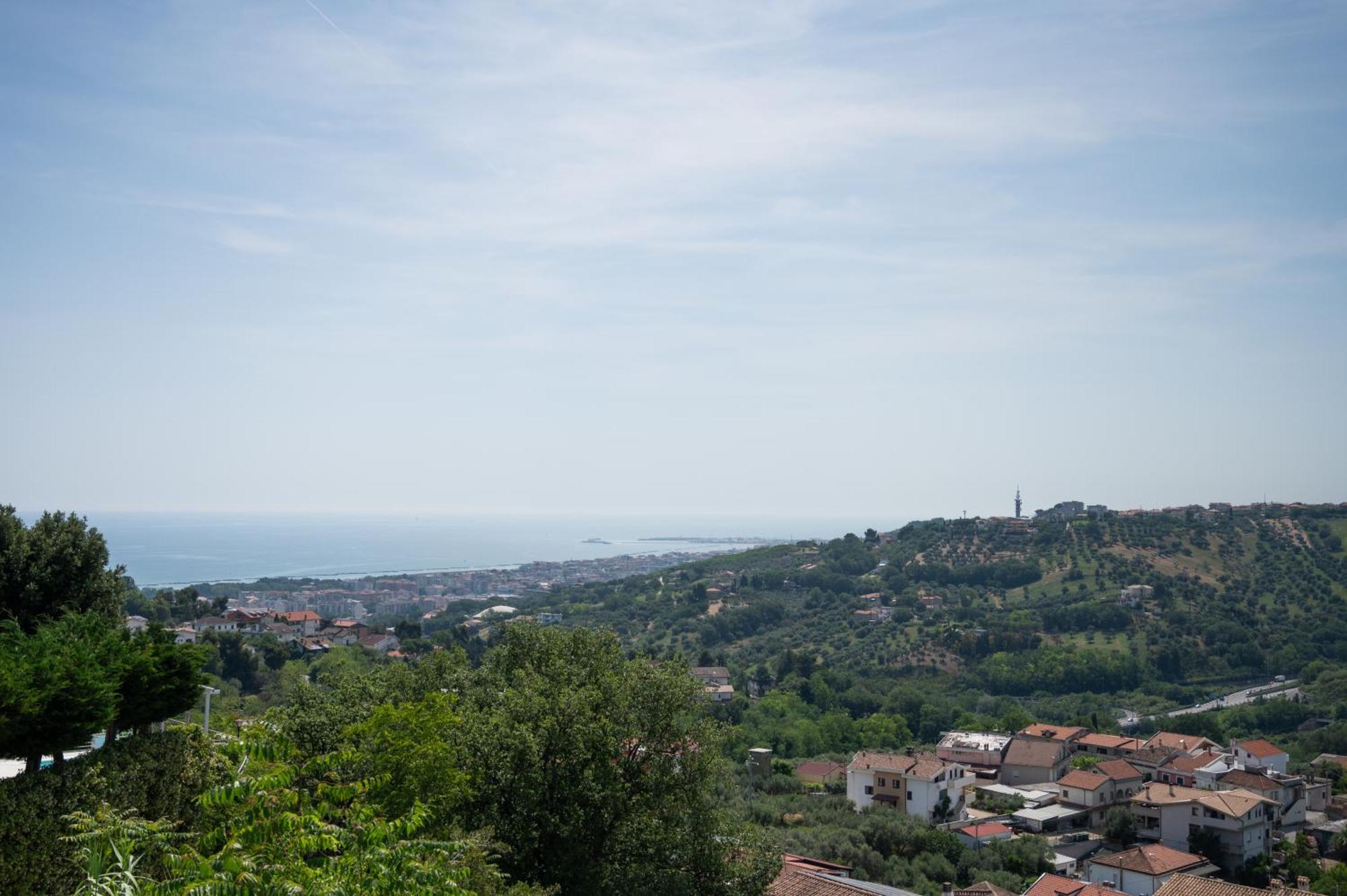 Casa Vista Mare E Colline A Montesilvano Colle エクステリア 写真